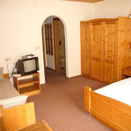 Gasthof Wacht Untertilliach Room photo